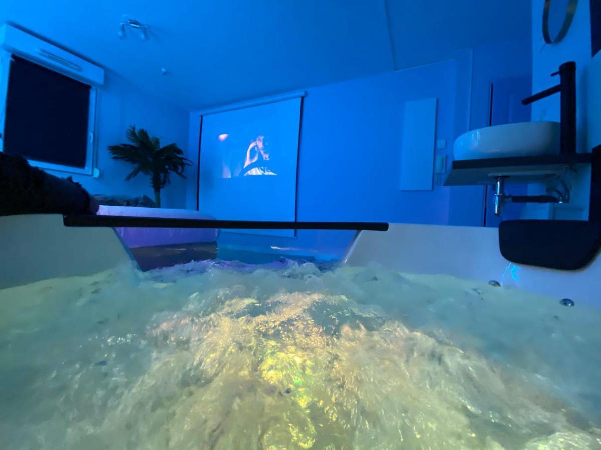 Capsule Miami Vice - Jacuzzi - Billard - Ecran Cinema & Netflix - Ping-Pong - Nintendo & Jeux- Liévin Buitenkant foto