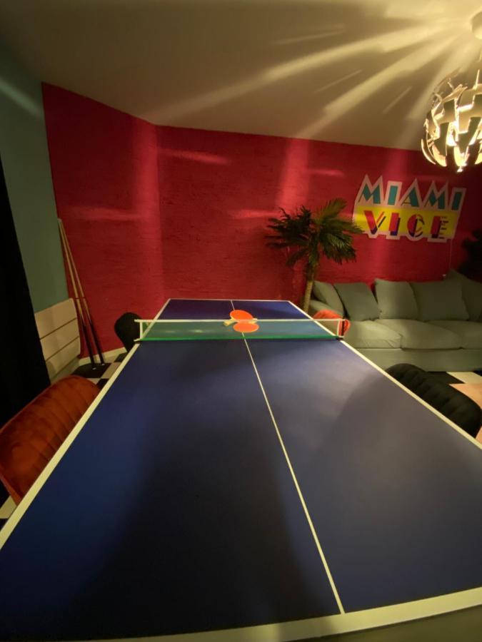 Capsule Miami Vice - Jacuzzi - Billard - Ecran Cinema & Netflix - Ping-Pong - Nintendo & Jeux- Liévin Buitenkant foto