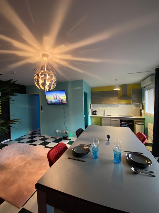 Capsule Miami Vice - Jacuzzi - Billard - Ecran Cinema & Netflix - Ping-Pong - Nintendo & Jeux- Liévin Buitenkant foto