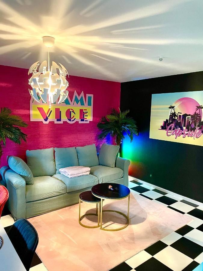Capsule Miami Vice - Jacuzzi - Billard - Ecran Cinema & Netflix - Ping-Pong - Nintendo & Jeux- Liévin Buitenkant foto