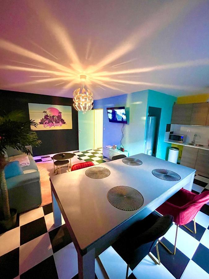 Capsule Miami Vice - Jacuzzi - Billard - Ecran Cinema & Netflix - Ping-Pong - Nintendo & Jeux- Liévin Buitenkant foto
