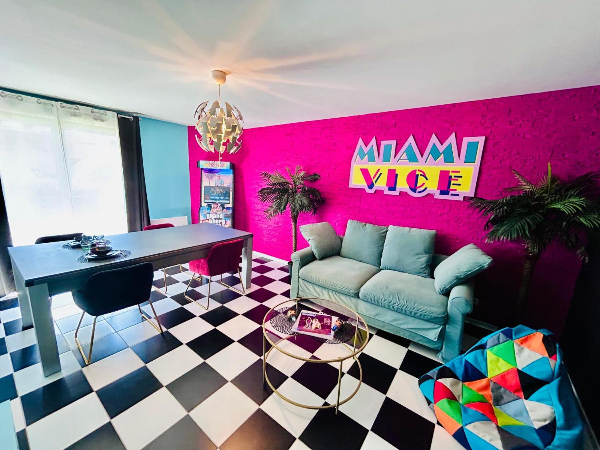 Capsule Miami Vice - Jacuzzi - Billard - Ecran Cinema & Netflix - Ping-Pong - Nintendo & Jeux- Liévin Buitenkant foto